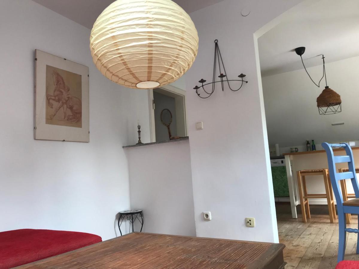Charmante Altbau-Dg-Wohnung Мюнхен Екстериор снимка