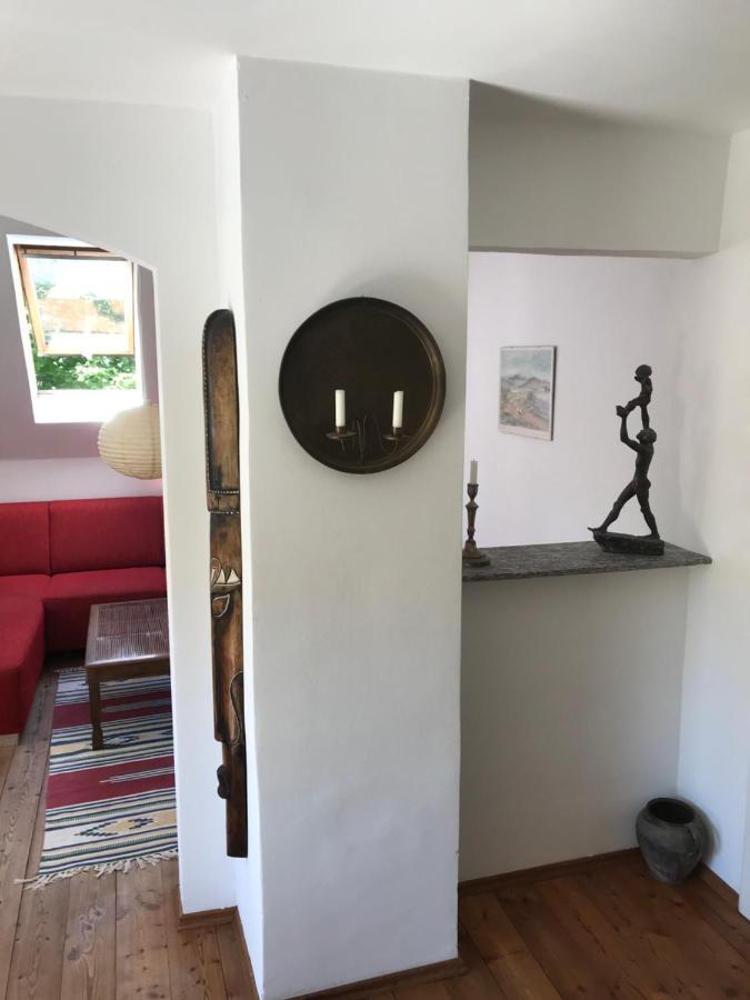 Charmante Altbau-Dg-Wohnung Мюнхен Екстериор снимка
