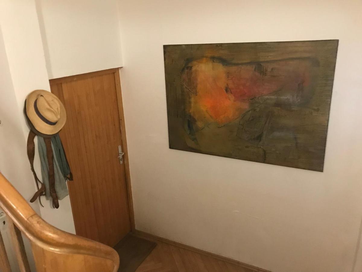 Charmante Altbau-Dg-Wohnung Мюнхен Екстериор снимка