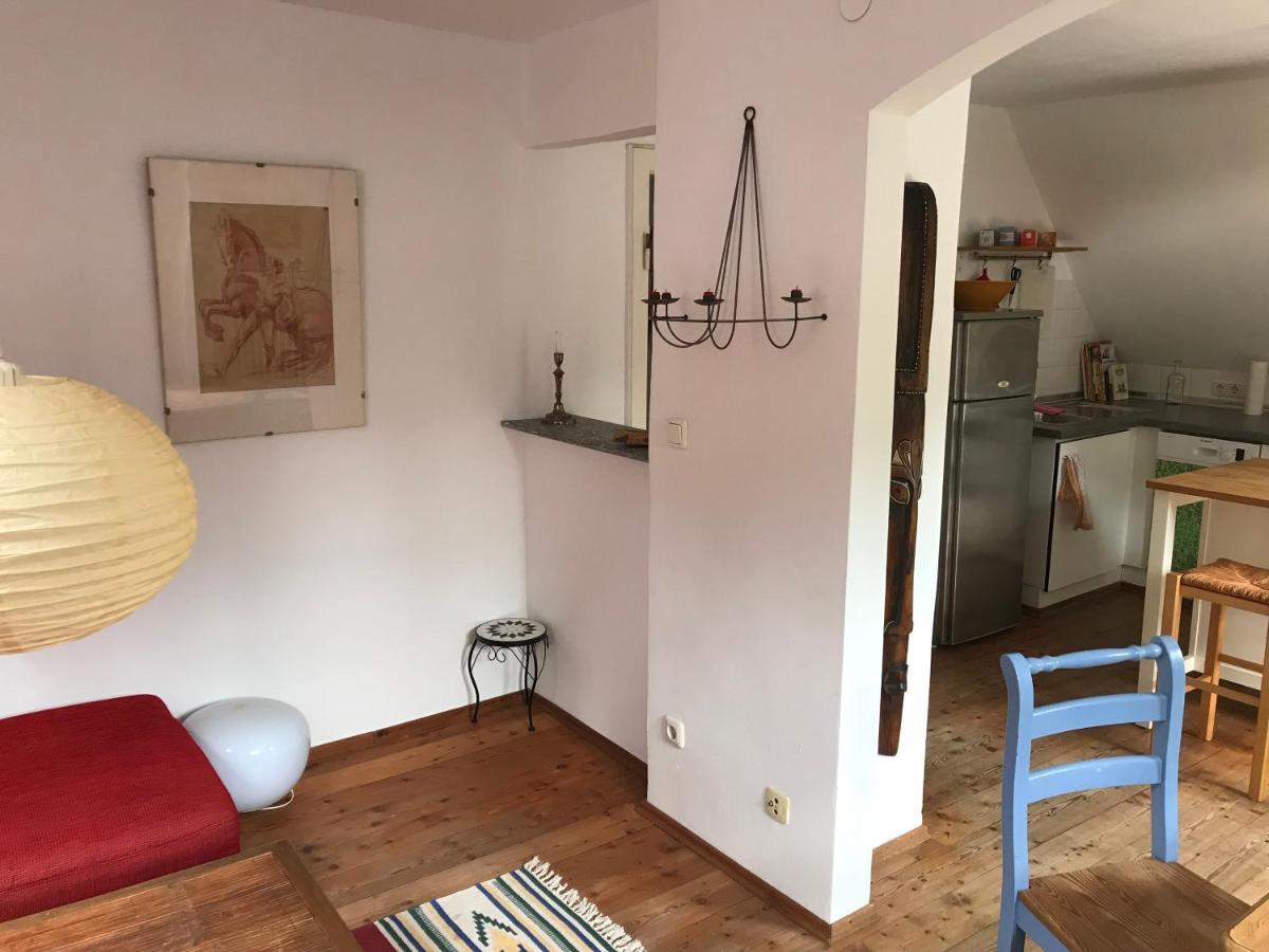 Charmante Altbau-Dg-Wohnung Мюнхен Екстериор снимка