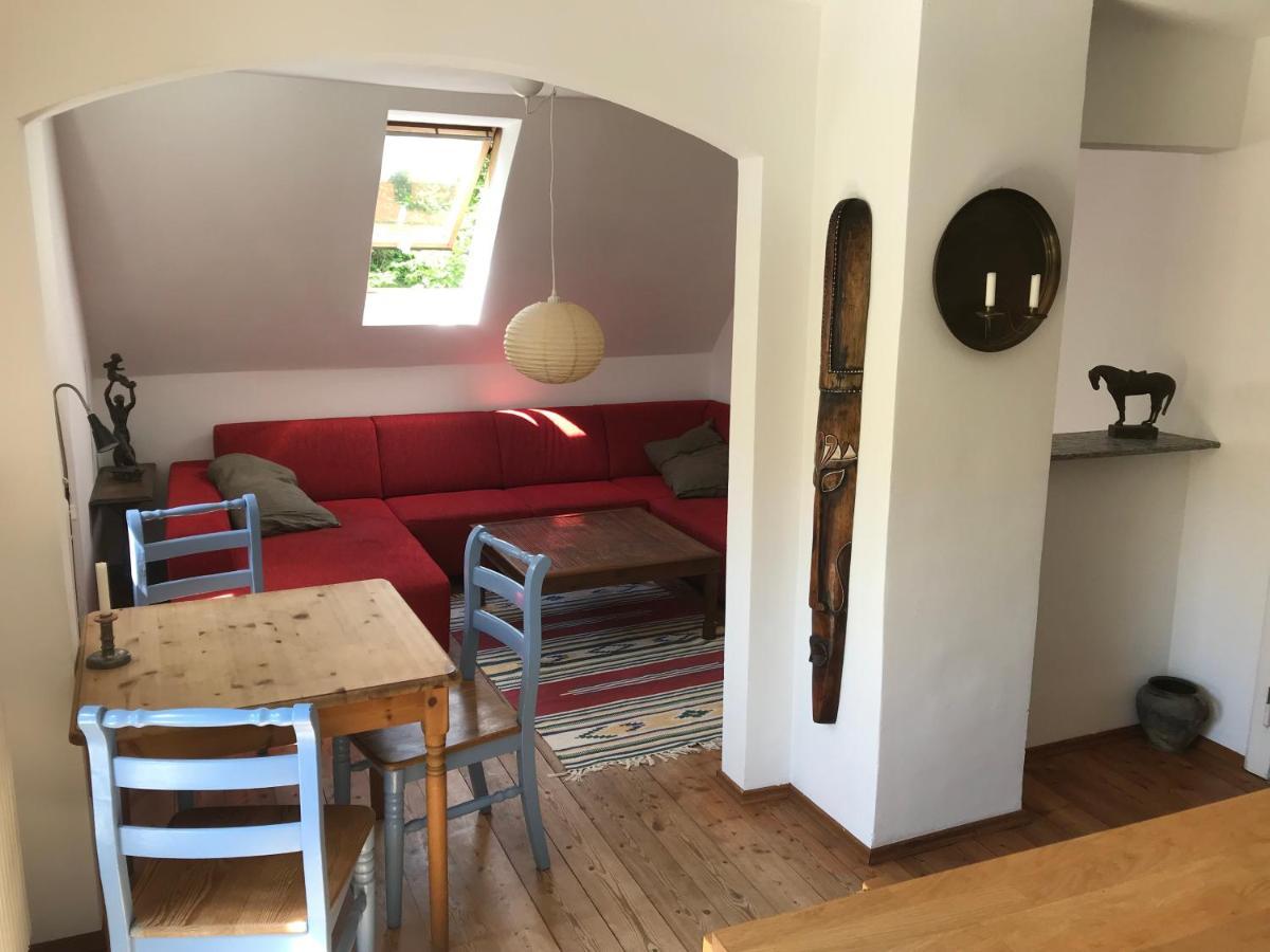 Charmante Altbau-Dg-Wohnung Мюнхен Екстериор снимка