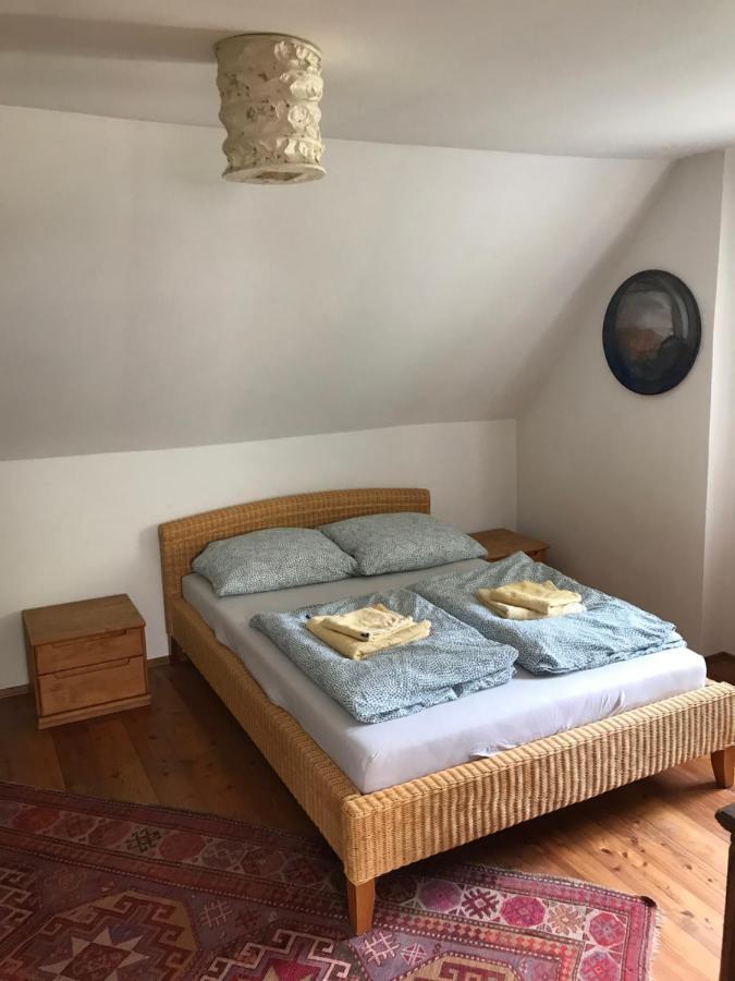 Charmante Altbau-Dg-Wohnung Мюнхен Екстериор снимка